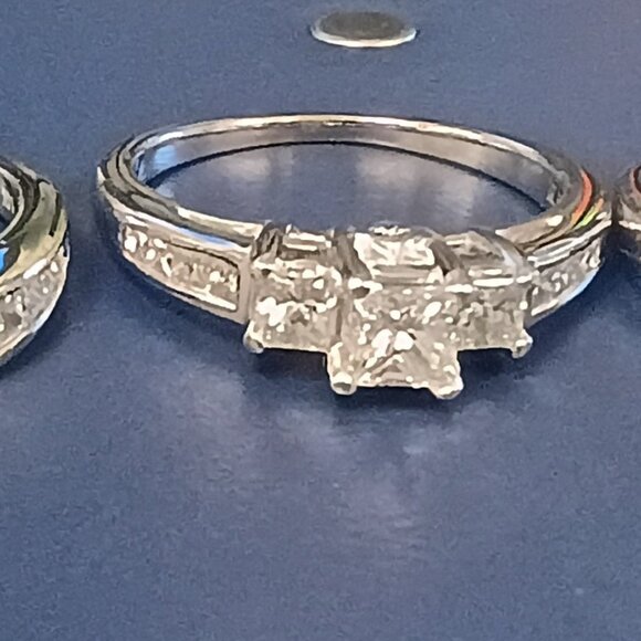 1.75. ct tw Diamond engagement ring with 2 enhancer bands 14K WG - Picture 4 of 4